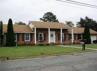 119 Buckingham Dr, Colonial Heights, VA 23834