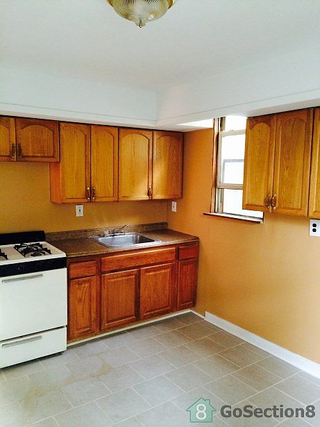 2nd image of 37 Woodlawn Ave #2