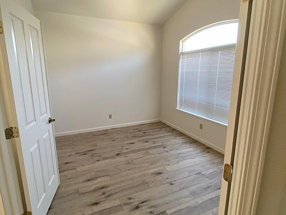 3rd image of 5440 Havenhurst Cir