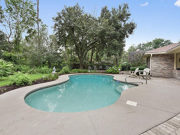 2nd image of 1131 Perregrine Cir E
