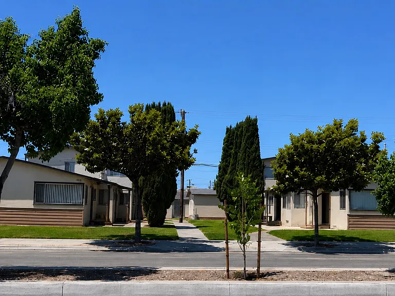 455 W Valencia Dr #D — Photo 1