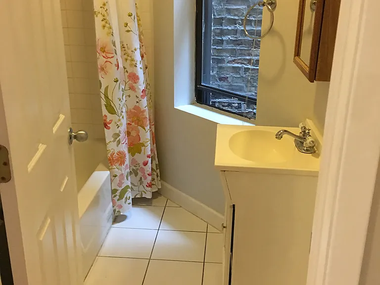 1326 W 19th St — Photo 3