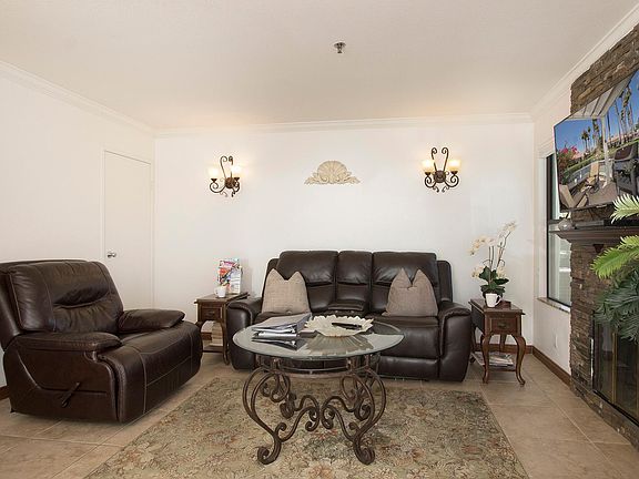 New ( 2020) Smart 50" TV, comes with Amazon fire stick ( you can use your Amazon and Netflix acc-t)