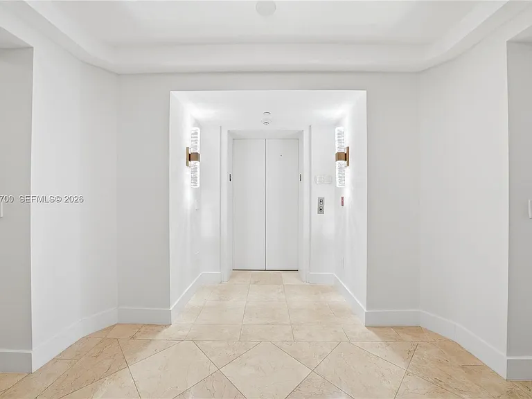 5801 Collins Ave #700 — Photo 30