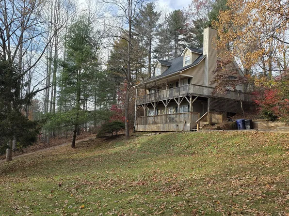 180 Sunset Dr, Black Mountain, NC 28711