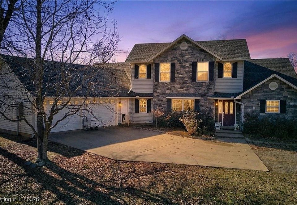 1st image of 98 Hillcrest Dr