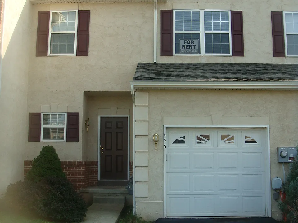 446 Auburn Ct