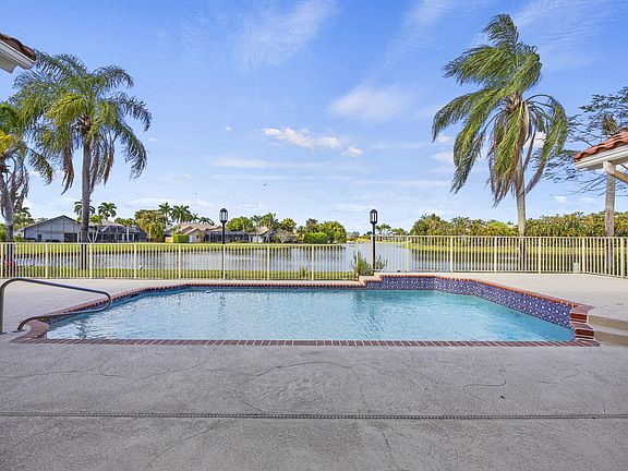 3rd image of 10747 Stonebridge Boulevard