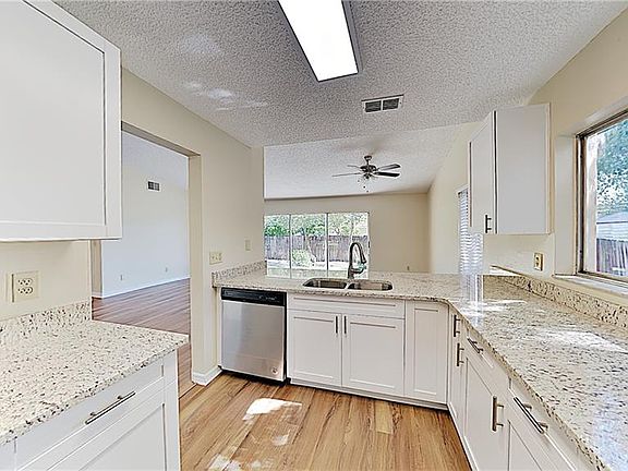 5th image of 411 Bonnie View Dr