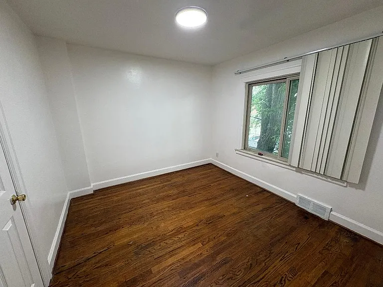 6460 Schaefer Rd — Photo 12