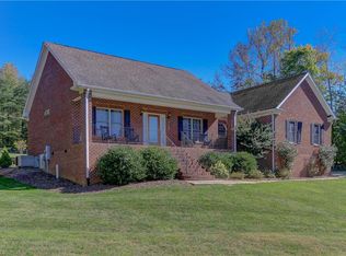 7502 Summersun Dr, Browns Summit, NC 27214