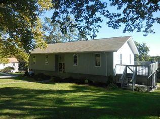 8 Seabreeze Ln, Warwick, RI 02886