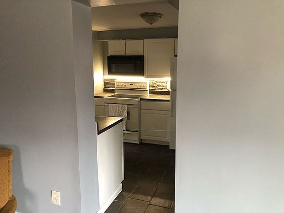 5th image of 5527 Endicott Ave