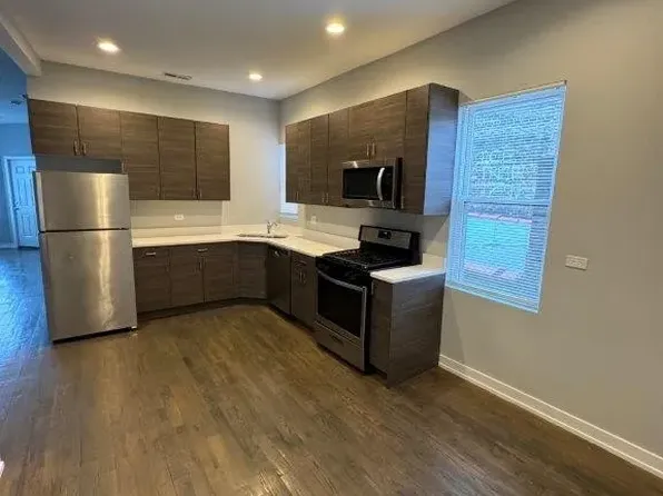 2750 W Cermak Rd #3F, Chicago, IL 60608