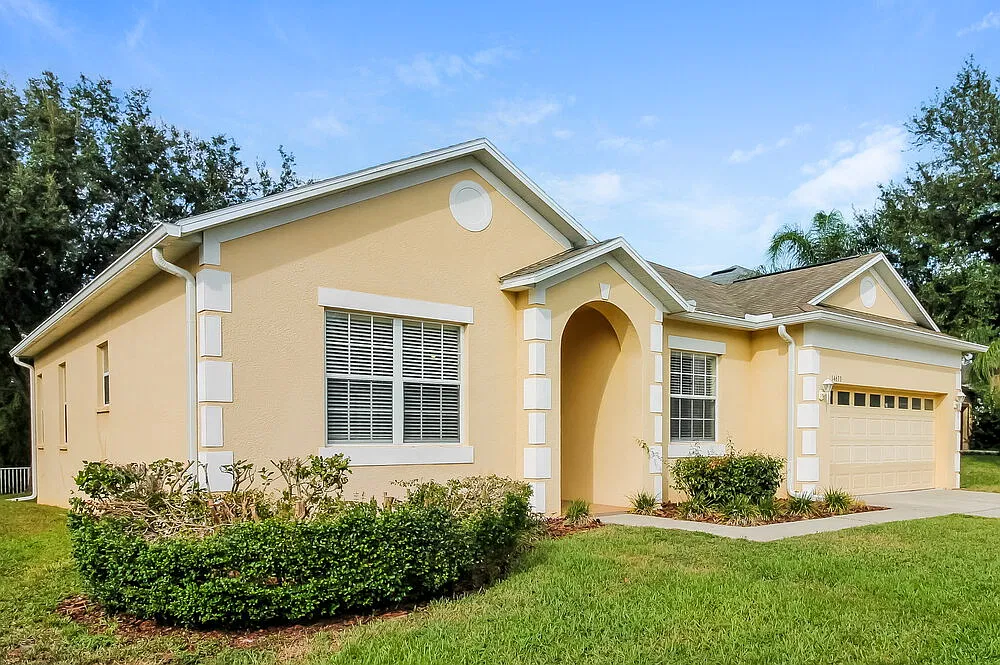 4 bed, 2.0 bath, 2079 sqft, $1,920 — Photo 3