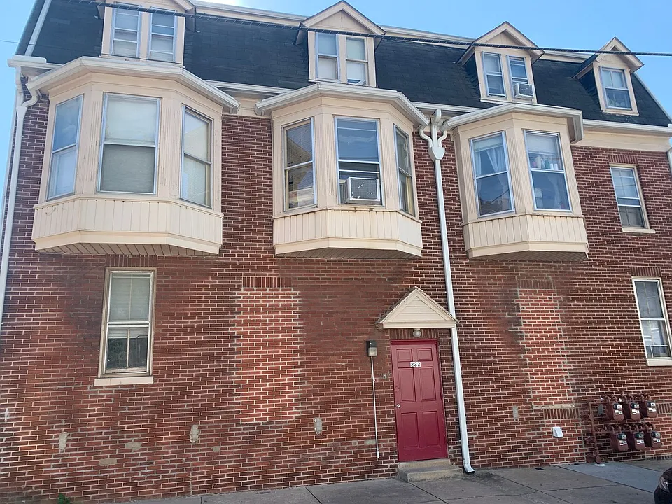 232 E King St #6