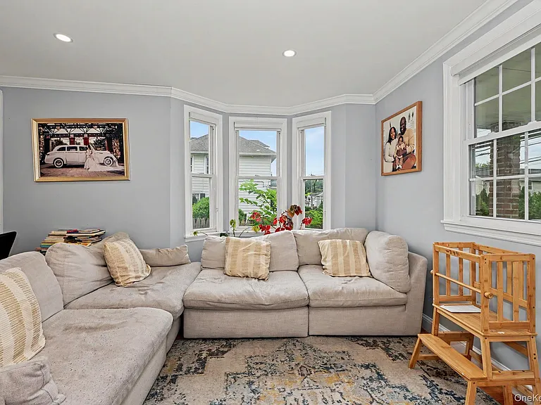 126 Winthrop Ave — Photo 3