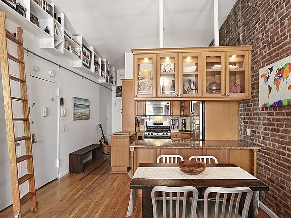 2nd image of 204 W 78th St APT 5A
