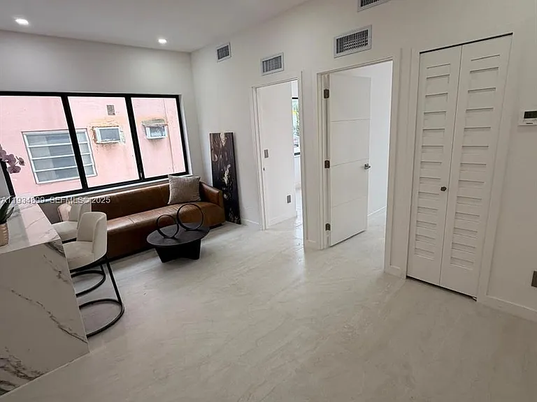 2436 SW 7th St #5 — Photo 3