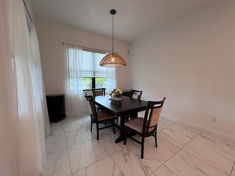 5663 Saint Armands Way — Photo 4