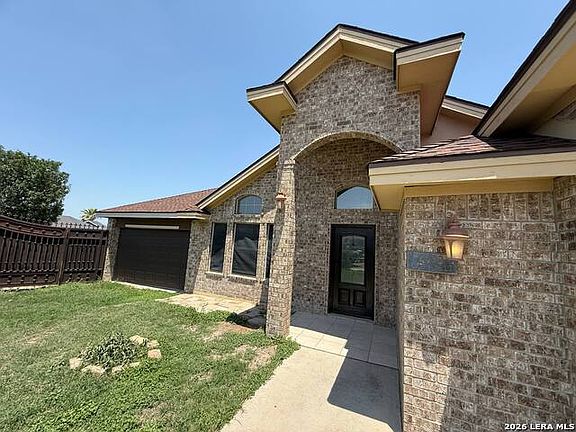 3rd image of 2698 Crown Way