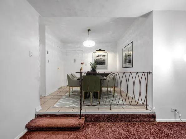 301 East 48th Street image 4 of 20