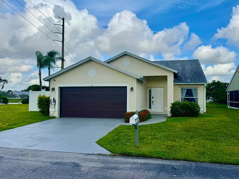 64 Paxford Ln — Photo 1