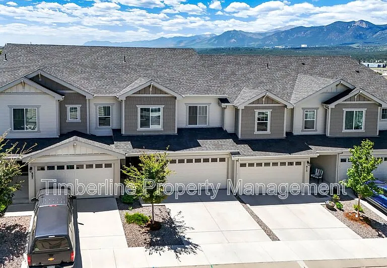 811 Marine Corps Dr — Photo 1