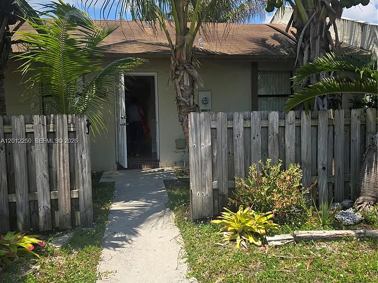 1630 Sandpiper Blvd — Photo 2