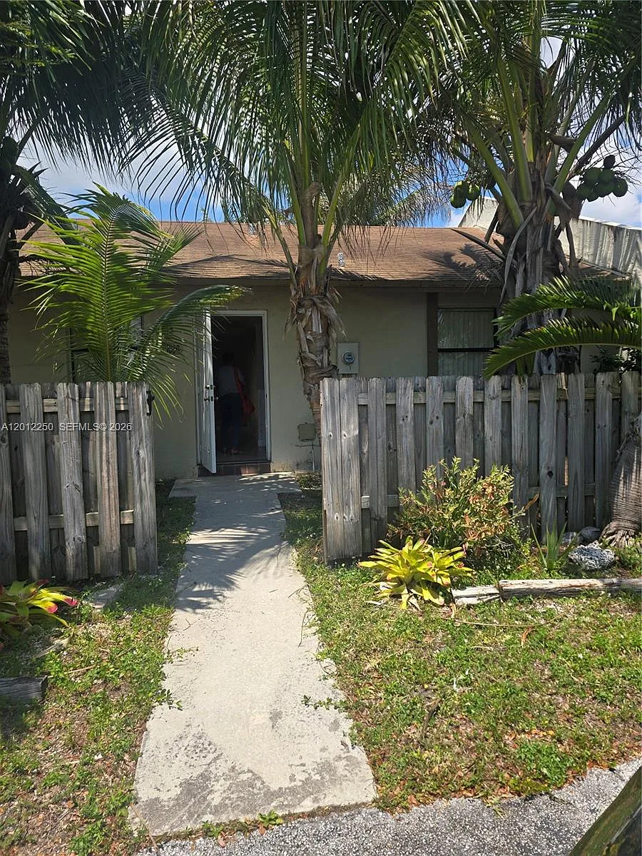 Building Photo - 1630 Sandpiper Blvd