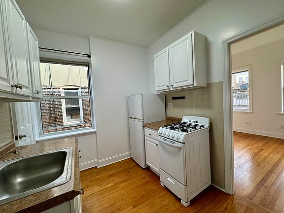 3rd image of 76 E 7th St #6