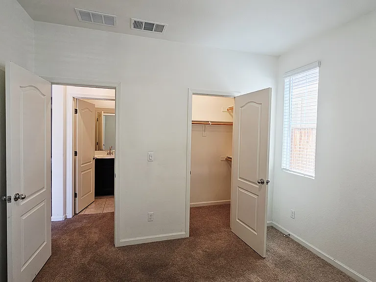5444 Gallier Loop — Photo 18