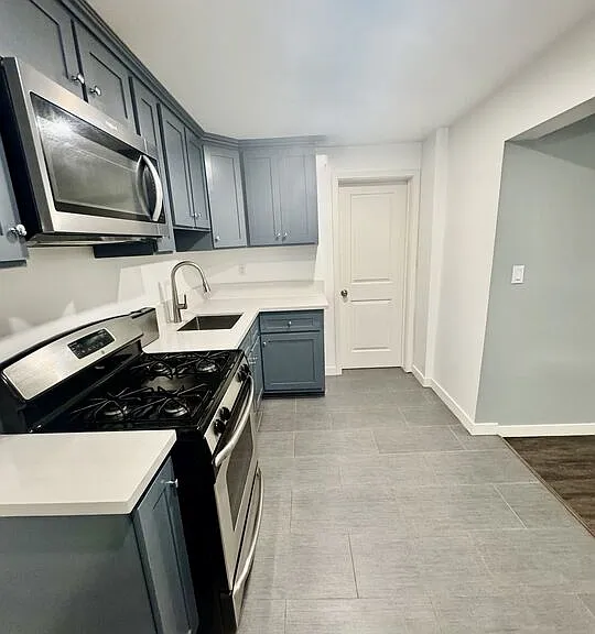 2911 W Florence Ave — Photo 4