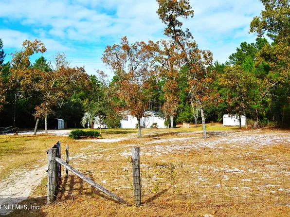 140 PEAR Street, Welaka, FL 32193