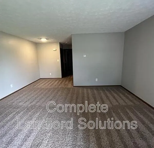 1712 E Morgan Dr — Photo 1