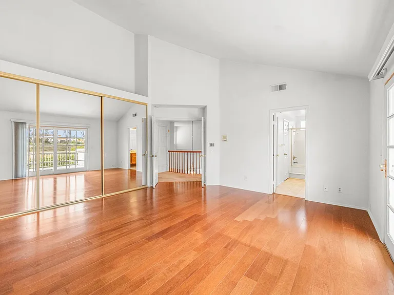 848 Devore Ave — Photo 16
