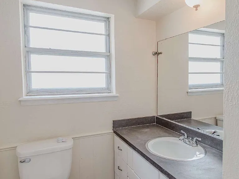9212 S McKinley Ave — Photo 21