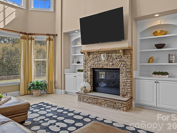 5th image of 9418 Wallace Pond Dr