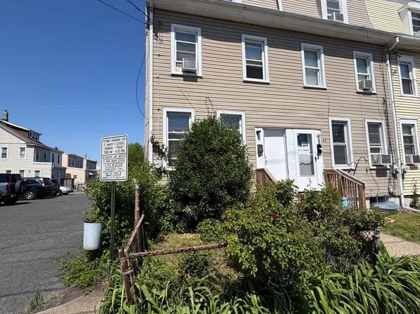 25 S Sussex St, Gloucester City, NJ 08030