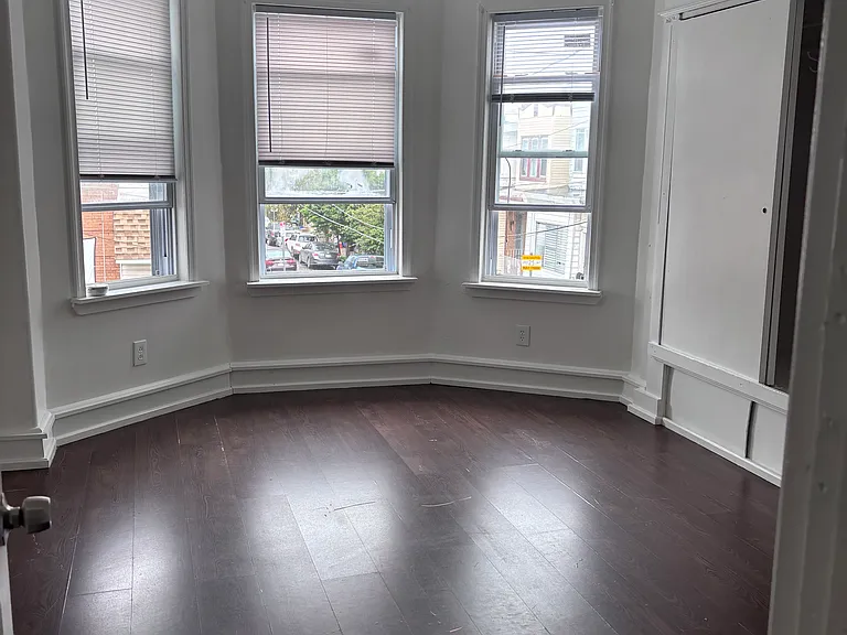 3242 E St — Photo 5