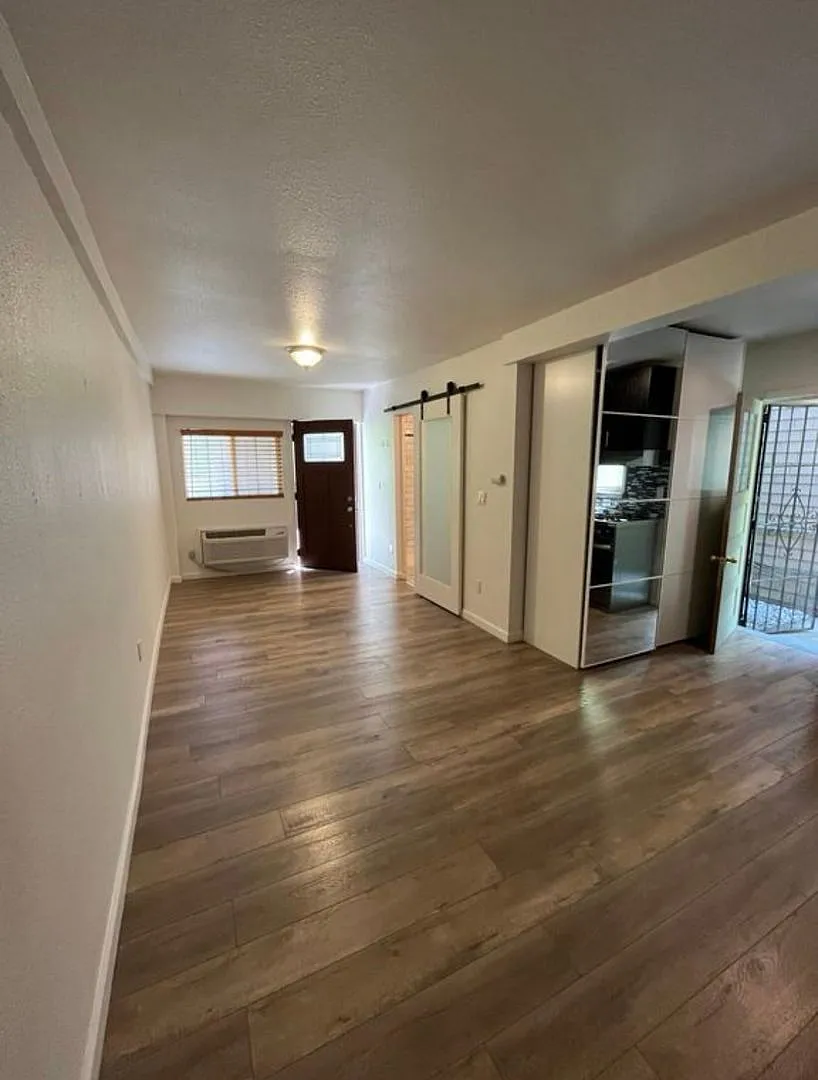 2727 i St — Photo 1