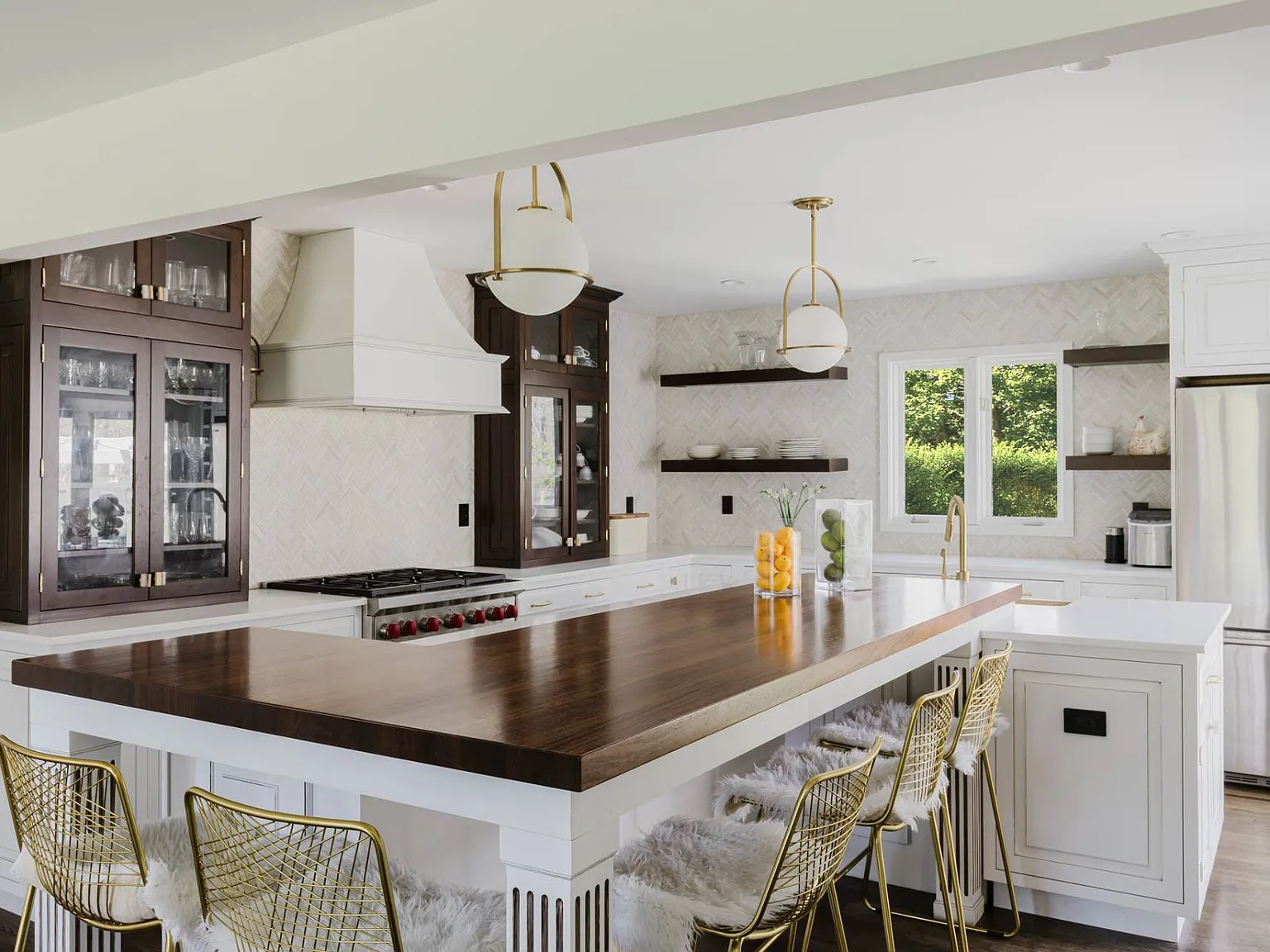 Modern Farmhouse Retreat in Quaint Quiogue — Photo 4