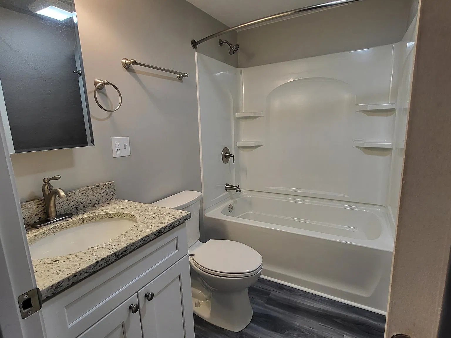 2 bed, 1100 sqft, $1,650 — Photo 3