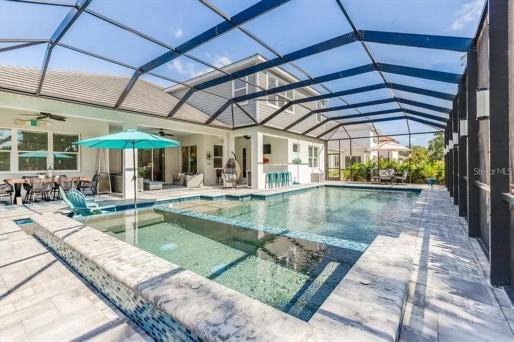 5 bed, 4.0 bath, 3712 sqft, $5,900 — Photo 4
