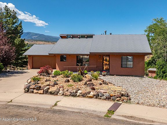 2nd image of 573 Mesa Ave