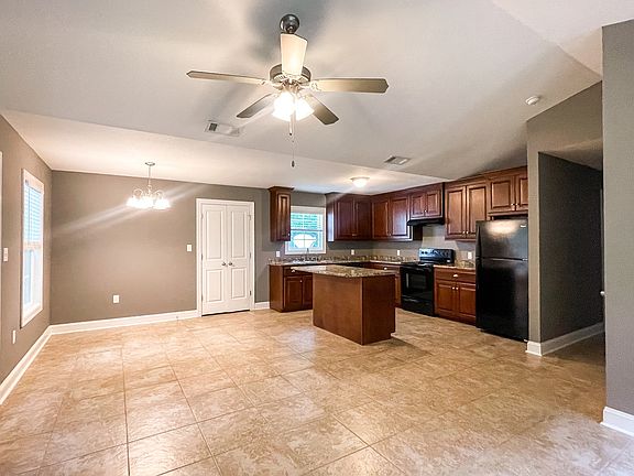 2nd image of 1601 Oxford Pl