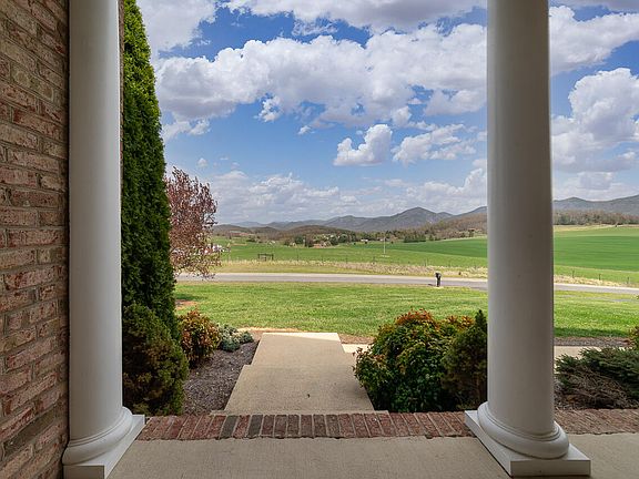 3rd image of 65 Donaldsburg Ln