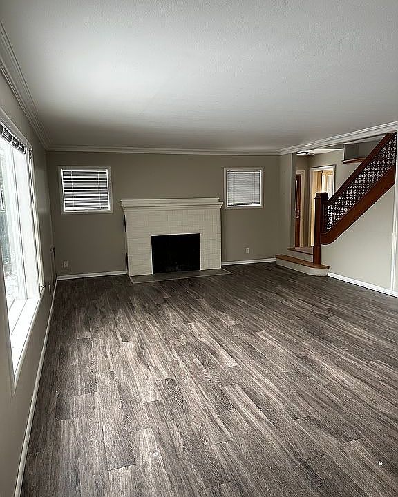 1st image of 250 E Rockwood Blvd