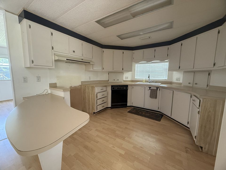 1st image of 5879 Waterbury Cir #140