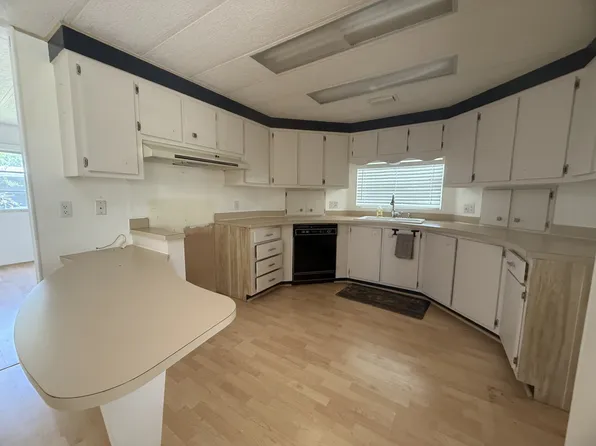 5879 Waterbury Cir #140, Sarasota, FL 34233